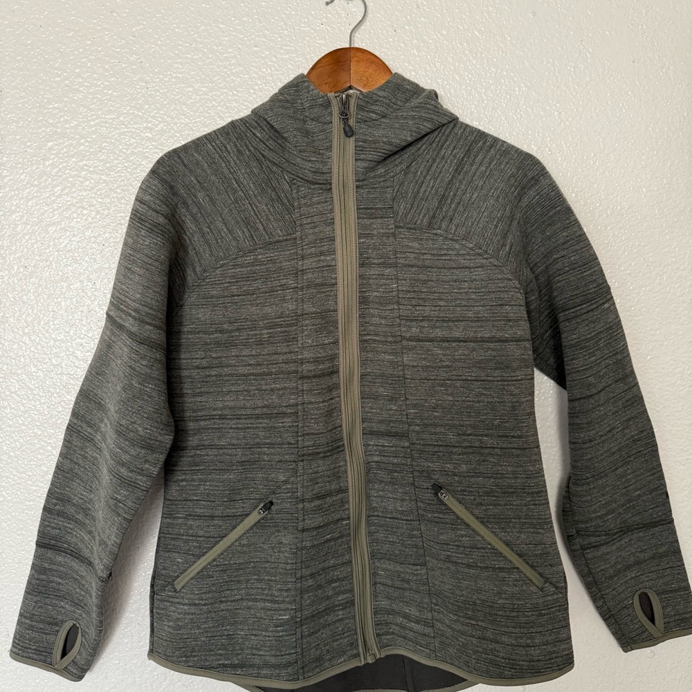 Avalanche outdoor inspired Apparel co.  Hooded Jacket Women’s Size L